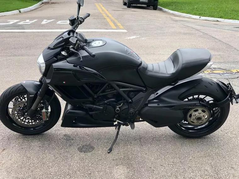 Ducati Diavel Preto 4