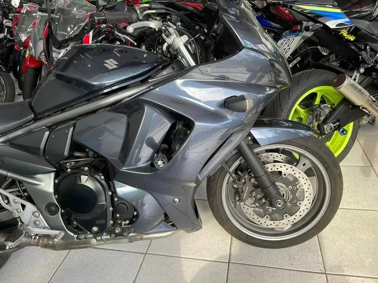 Suzuki GSX Cinza 23