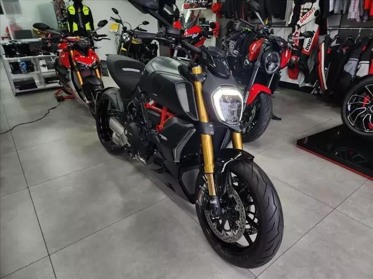 Ducati Diavel Preto 2