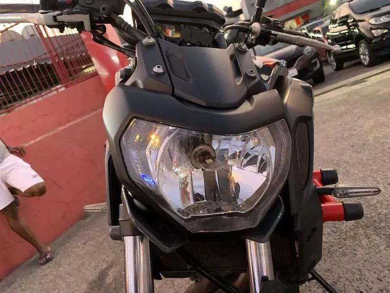 Yamaha MT-07 Cinza 13