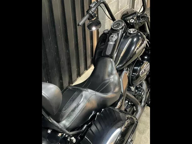 Harley-Davidson Road King Preto 11