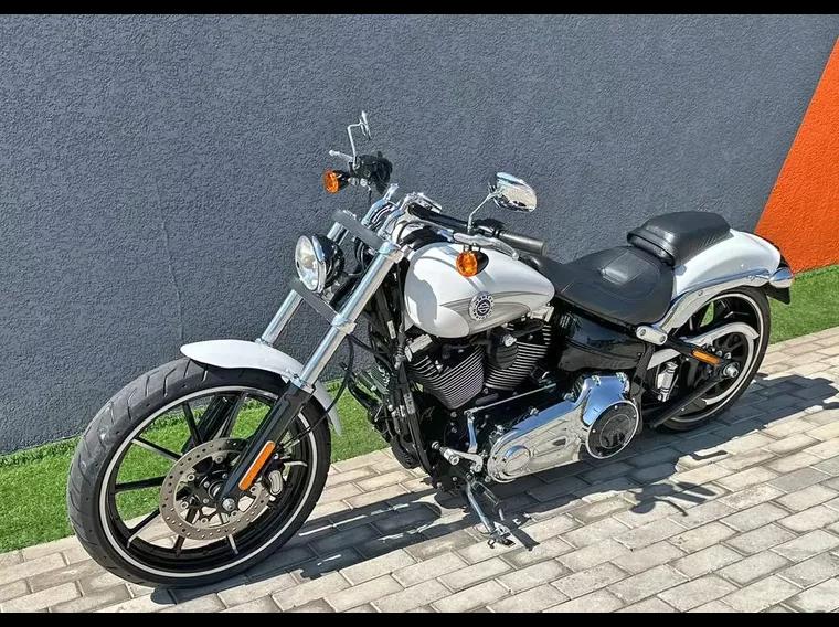 Harley-Davidson Breakout Branco 9