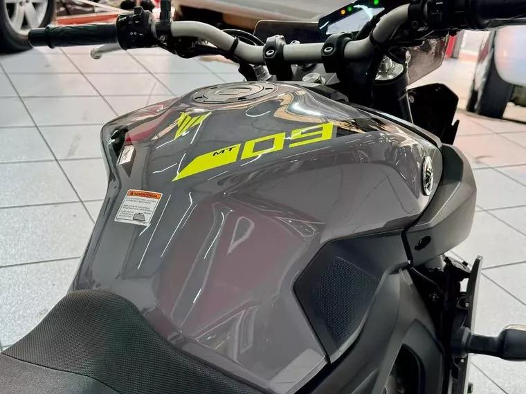 Yamaha MT-09 Cinza 2