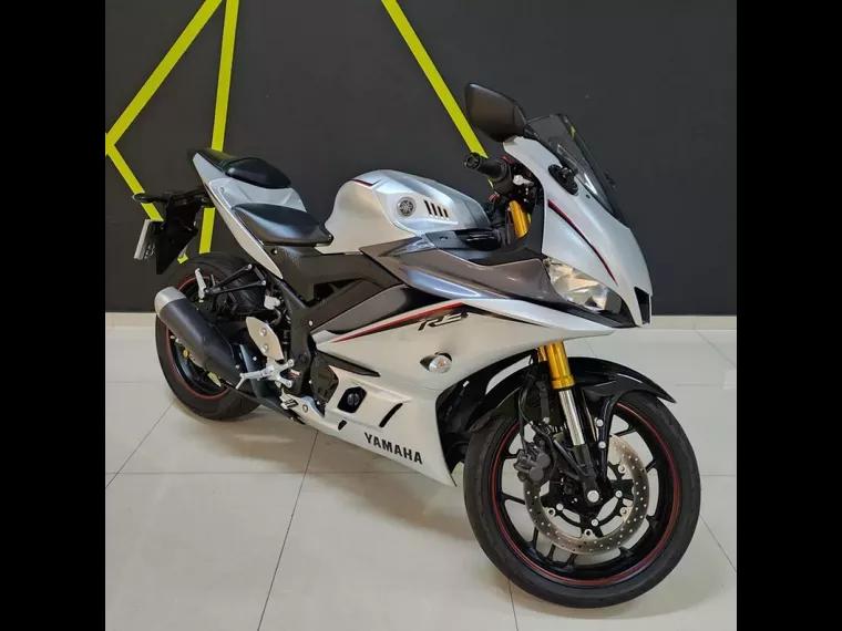 Yamaha YZF R3 Prata 1