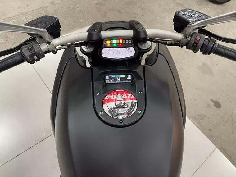 Ducati Diavel Preto 20