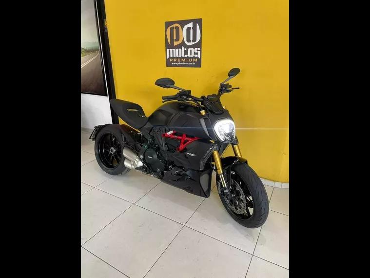 Ducati Diavel Preto 3