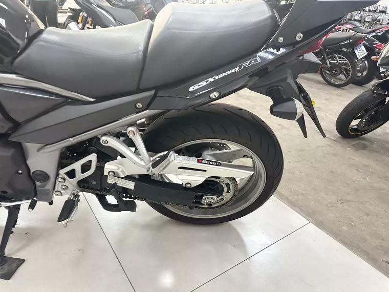 Suzuki GSX Preto 14