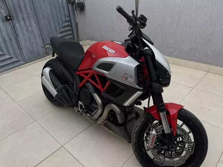 Ducati Diavel Vermelho 4