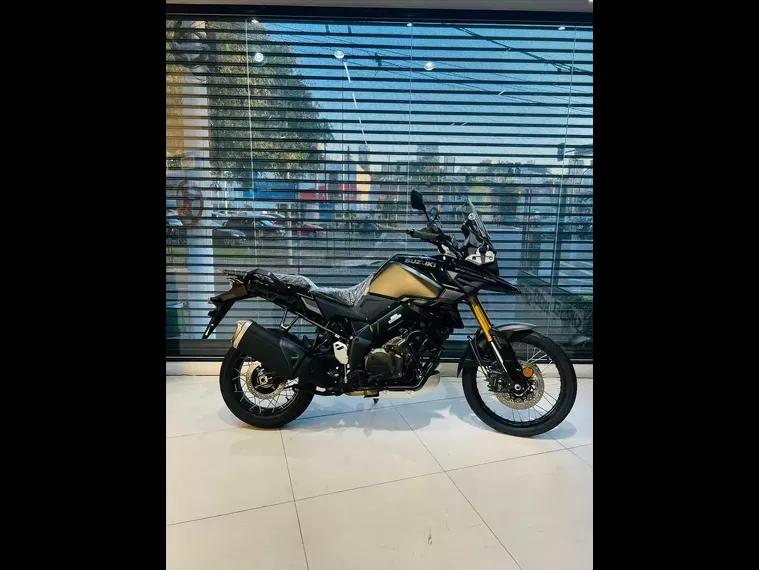 Suzuki V-Strom Preto 4