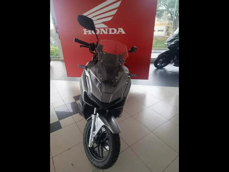 Honda Honda ADV Prata 2