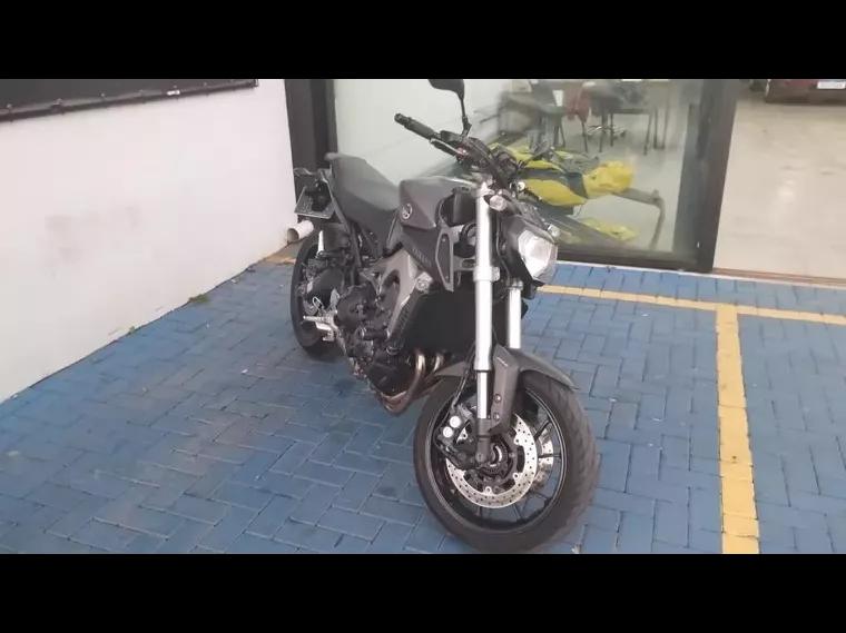 Yamaha MT-09 Cinza 2