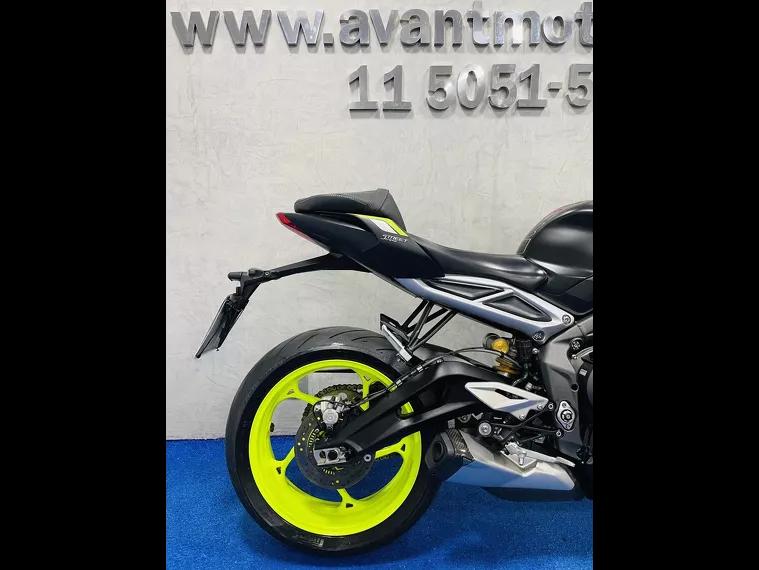 Triumph Street Triple Preto 5