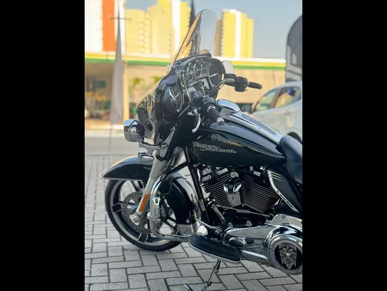 Harley-Davidson Street Glide Preto 11