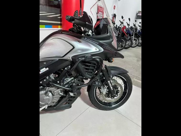 Suzuki V-Strom Prata 14