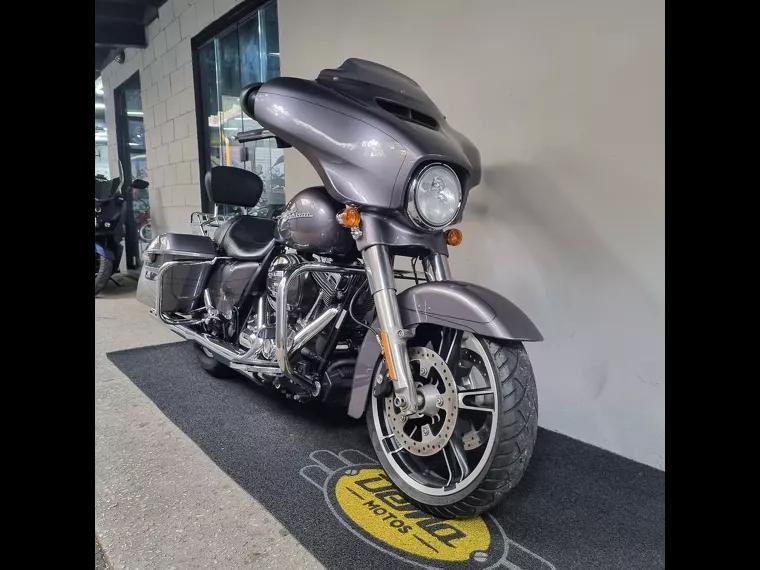 Harley-Davidson Street Glide Cinza 2