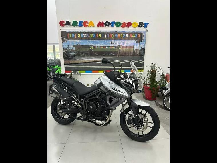 Triumph Tiger 800 Prata 22