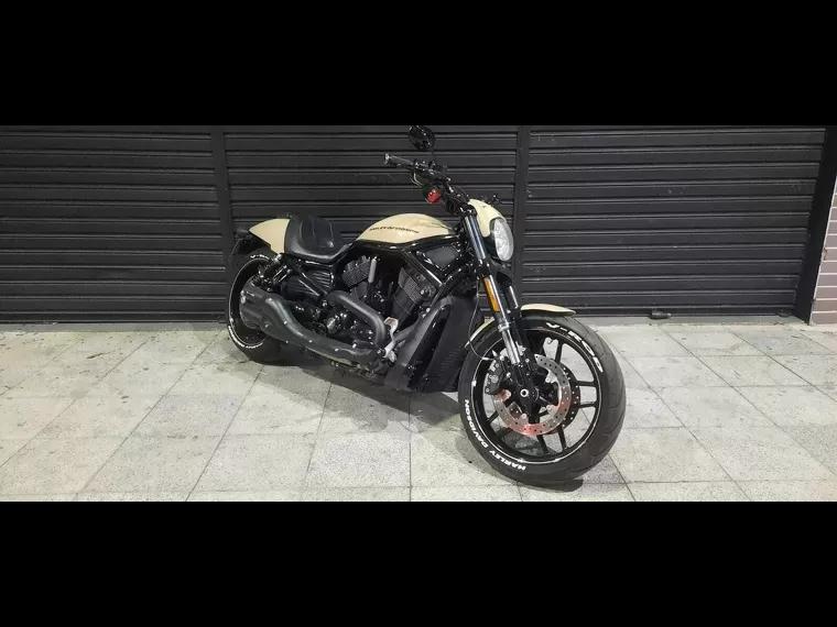 Harley-Davidson V-Rod Bege 3