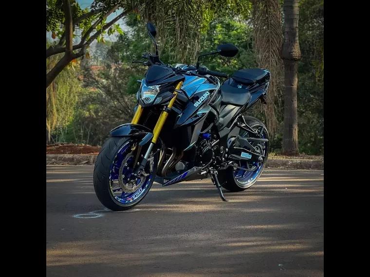 Suzuki GSX-S Cinza 7