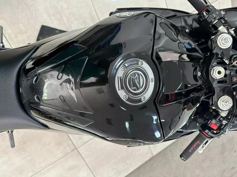 Yamaha YZF R1 Preto 15