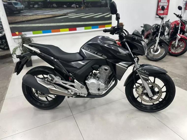 Honda CB Twister Cinza 1