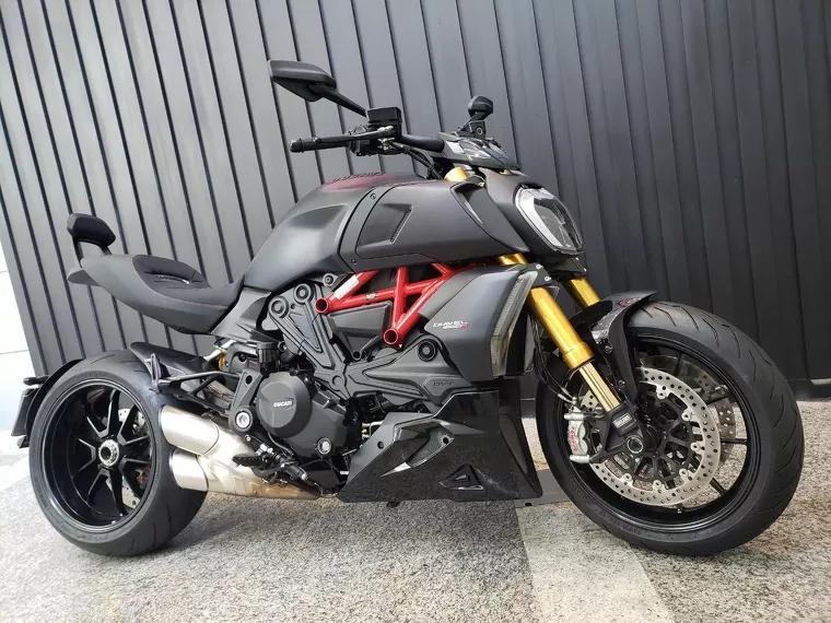 Ducati Diavel Preto 3