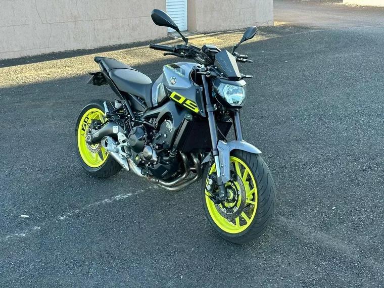 Yamaha MT-09 Prata 1