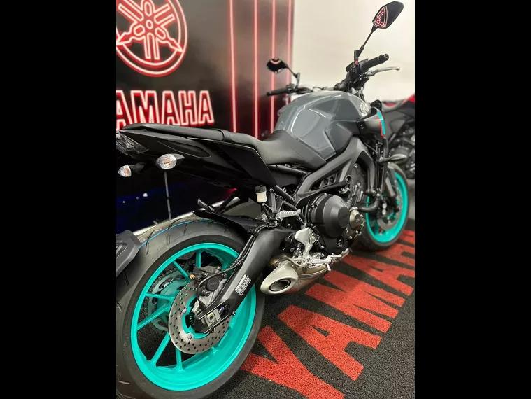 Yamaha MT-09 Azul 25