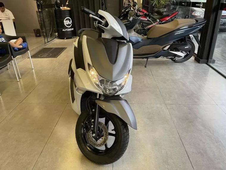 Yamaha Fluo Branco 5