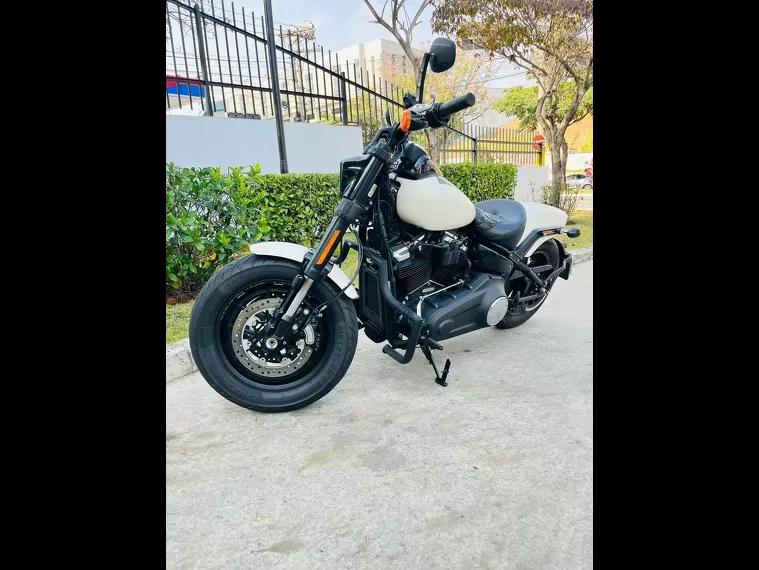 Harley-Davidson Fat Bob Branco 20