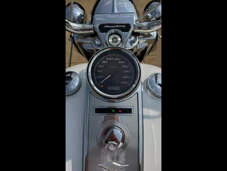 Harley-Davidson Road King Branco 5