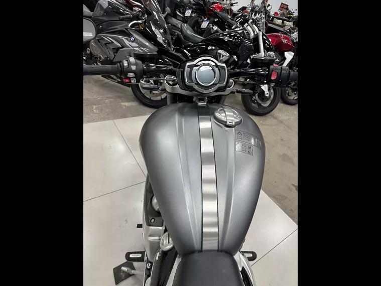 Triumph Rocket III Prata 13