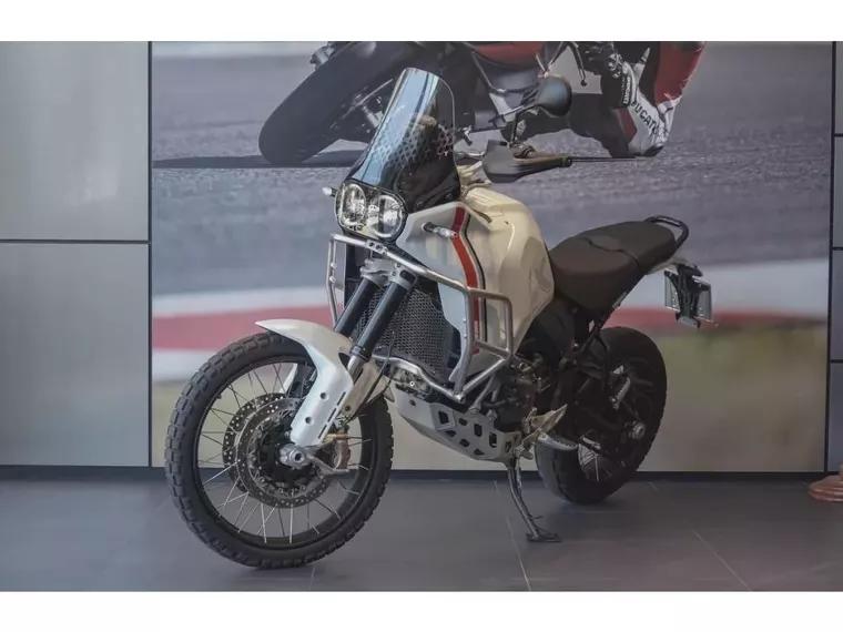 Ducati Desert X Branco 3