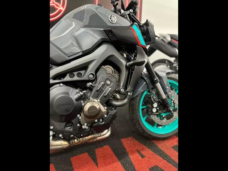 Yamaha MT-09 Azul 32