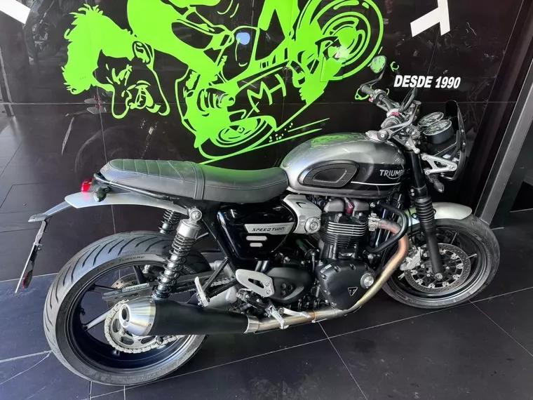 Triumph Speed Twin Prata 3