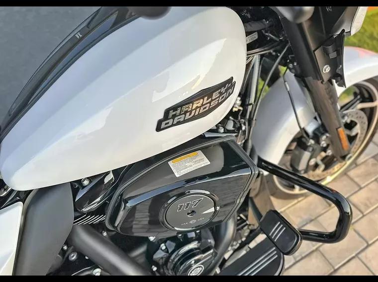 Harley-Davidson Street Glide Branco 12