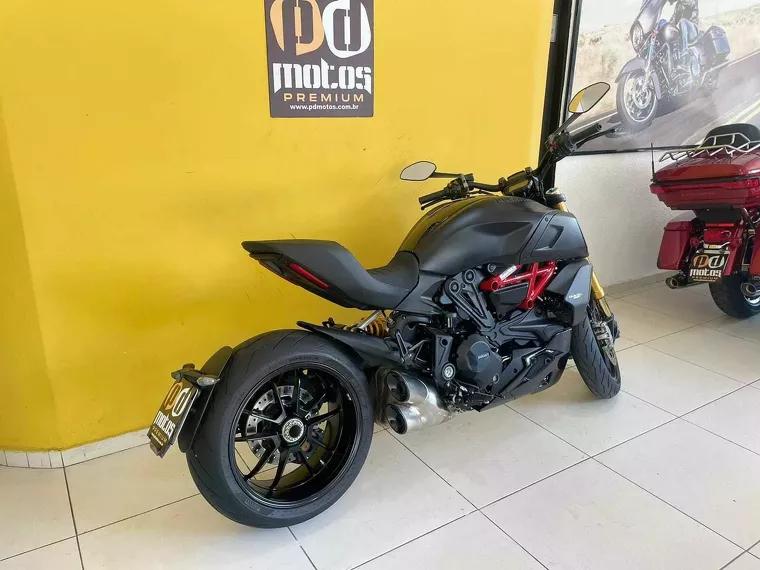 Ducati Diavel Preto 4