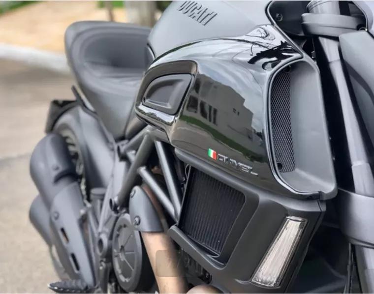 Ducati Diavel Preto 18