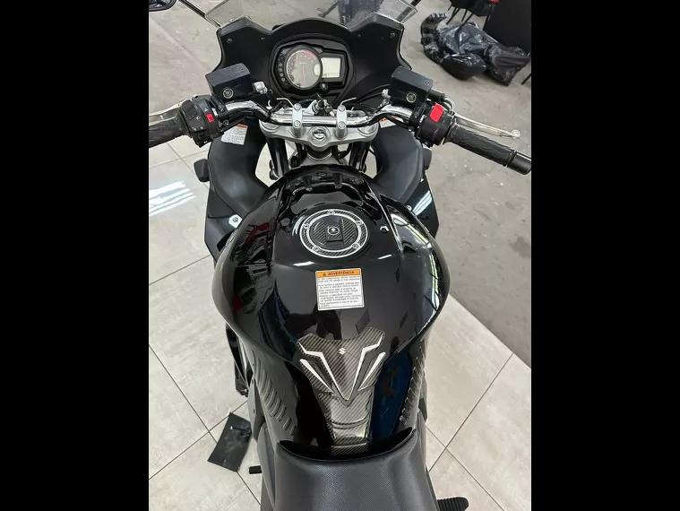 Suzuki GSX Preto 25