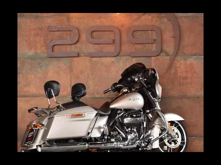 Harley-Davidson Street Glide Cinza 4