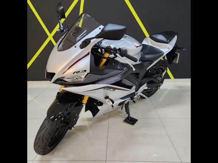 Yamaha YZF R3 Prata 3