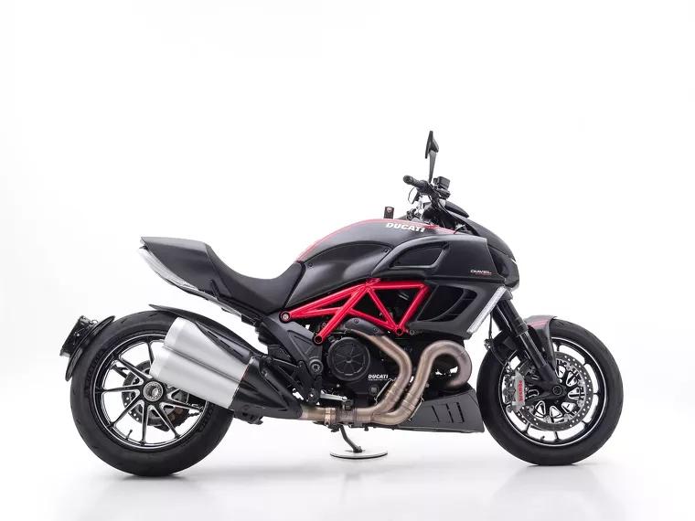 Ducati Diavel Vermelho 3