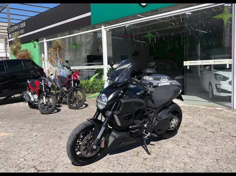 Ducati Diavel Preto 2