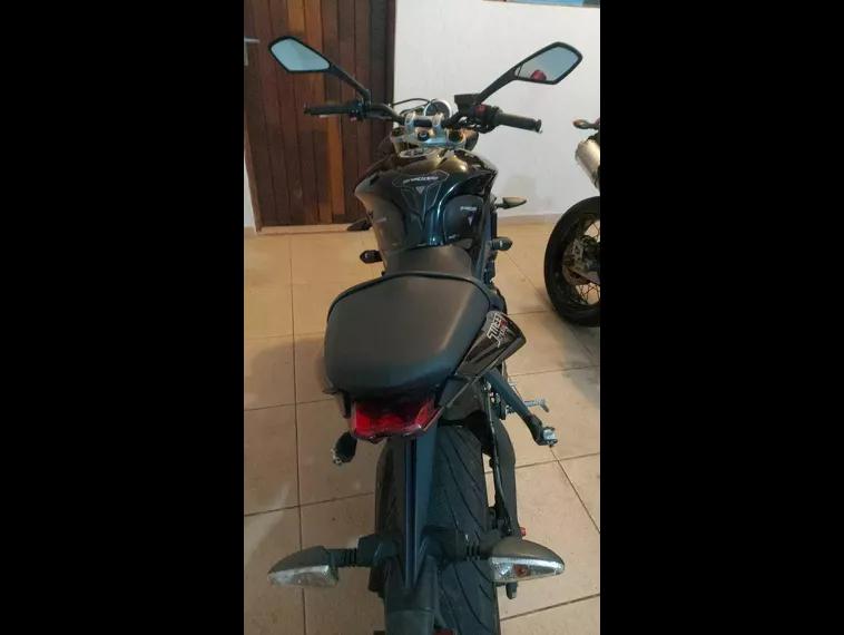 Triumph Street Triple Preto 2