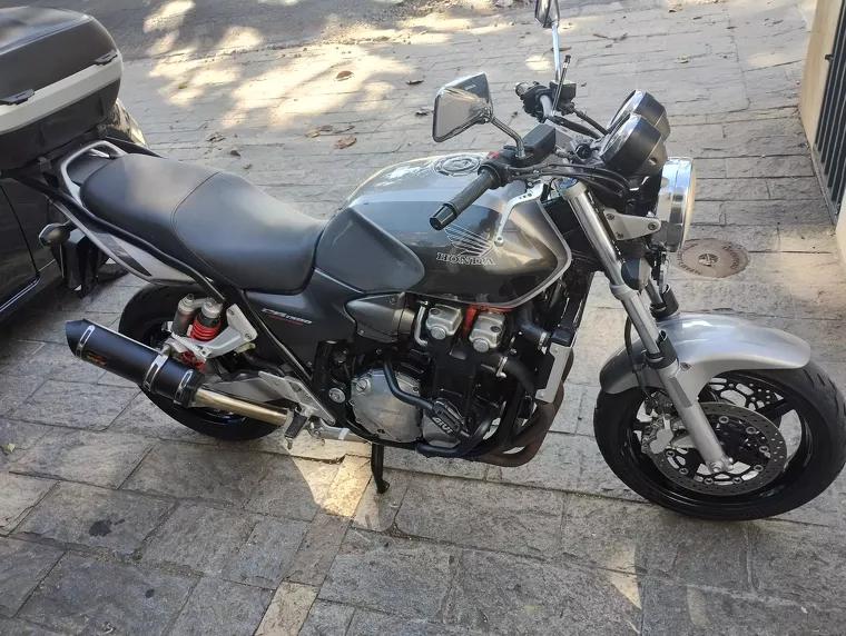 Honda CB 1300 Cinza 4