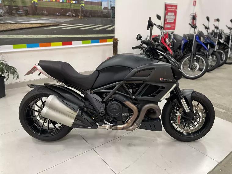 Ducati Diavel Preto 1