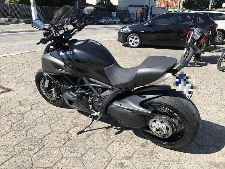 Ducati Diavel Preto 5