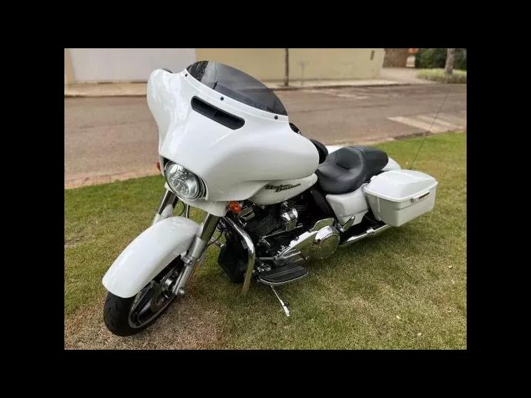 Harley-Davidson Street Glide Branco 6