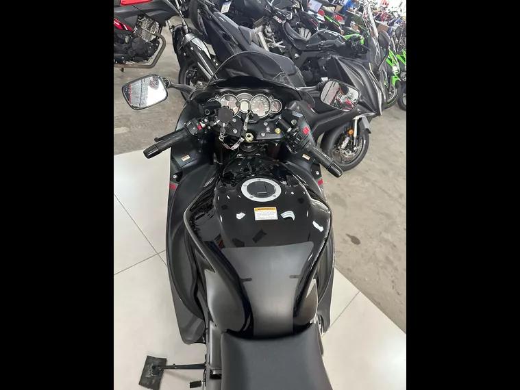 Suzuki GSX Preto 13