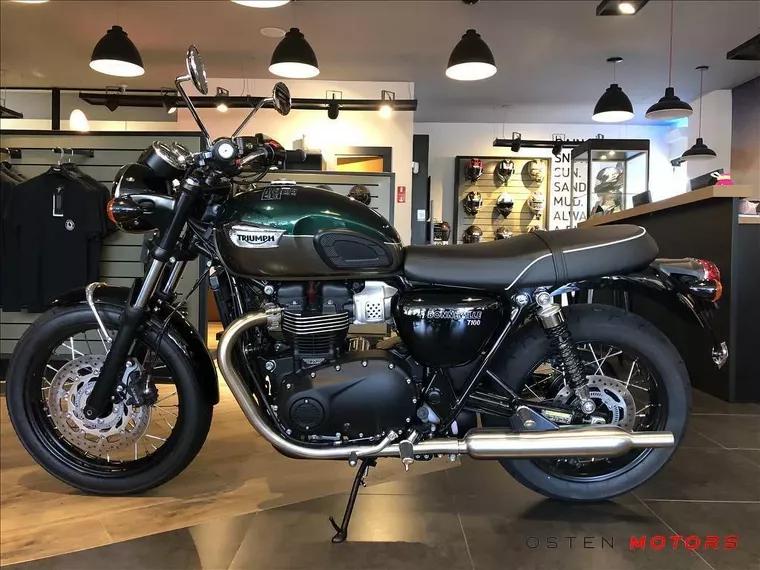 Triumph Bonneville Verde 3