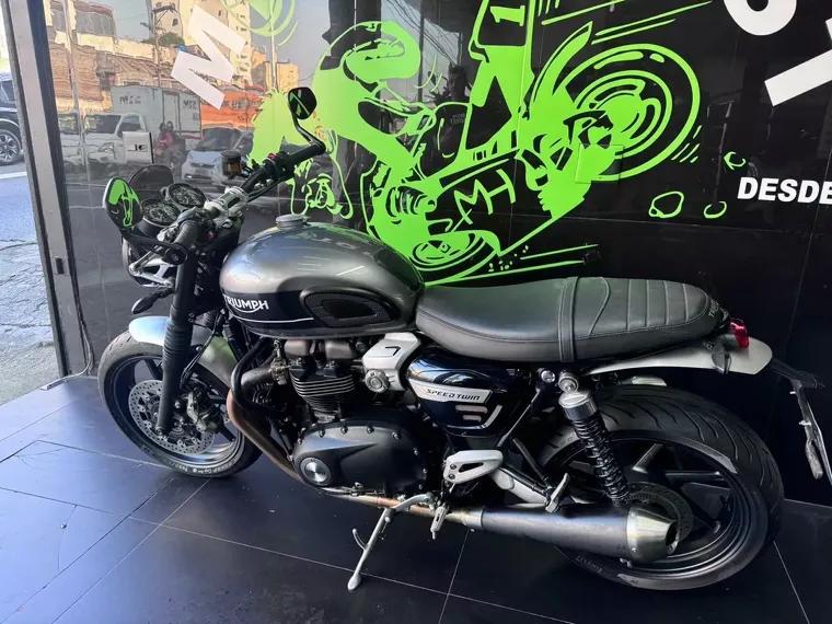 Triumph Speed Twin Prata 5